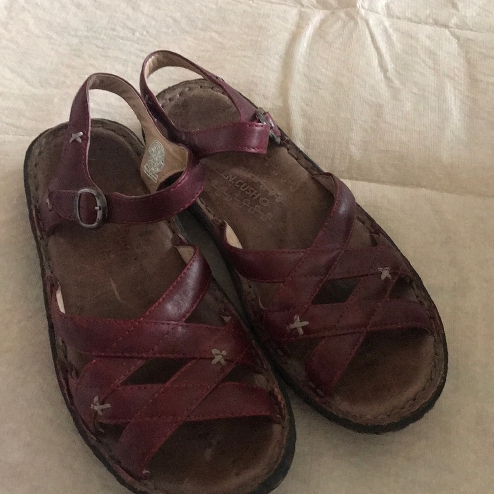 KEEN Burgundy Leather Ankle Strap Sandals Size 8